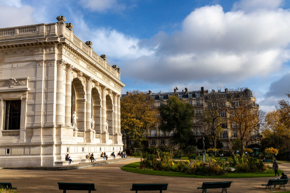 The garden of the Palais Galliera on a sunny day.