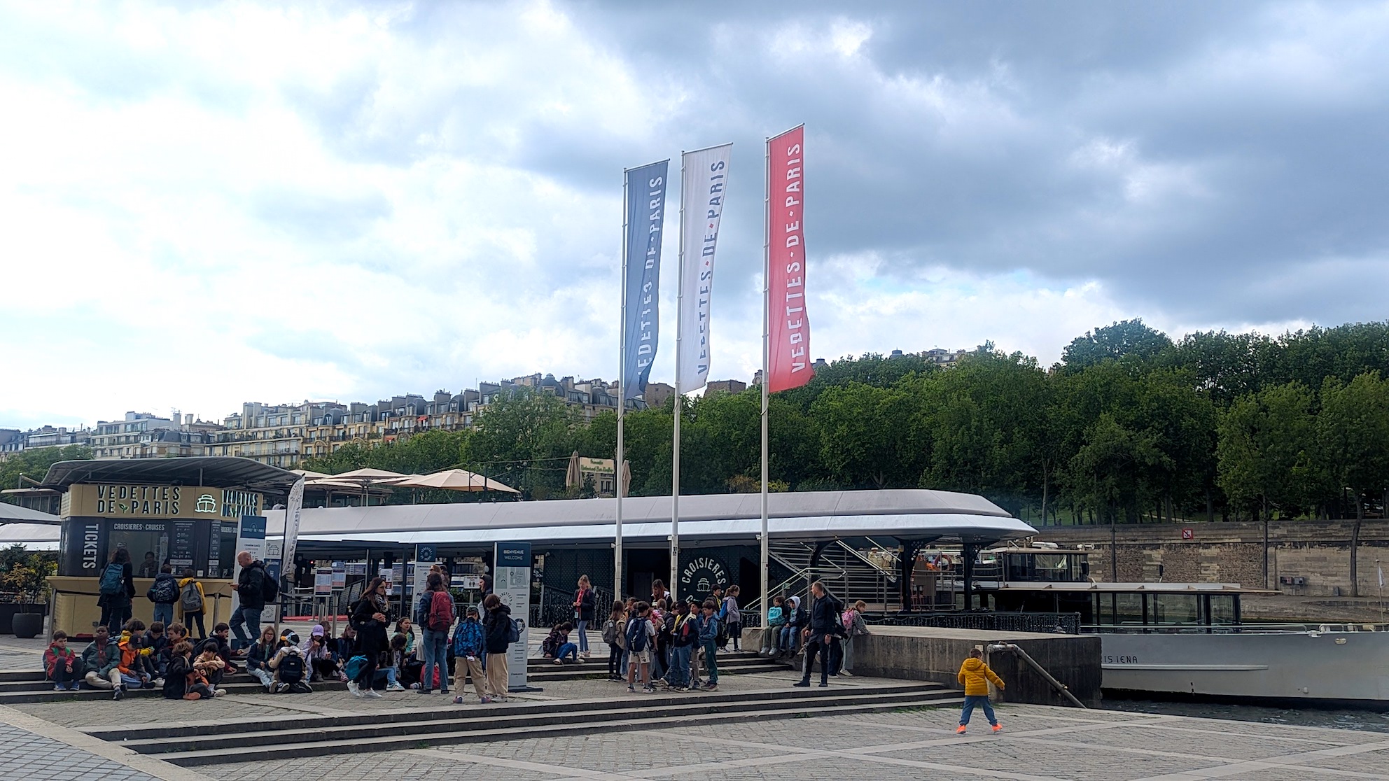 The ticket office and embarkment point of Vedettes de Paris.