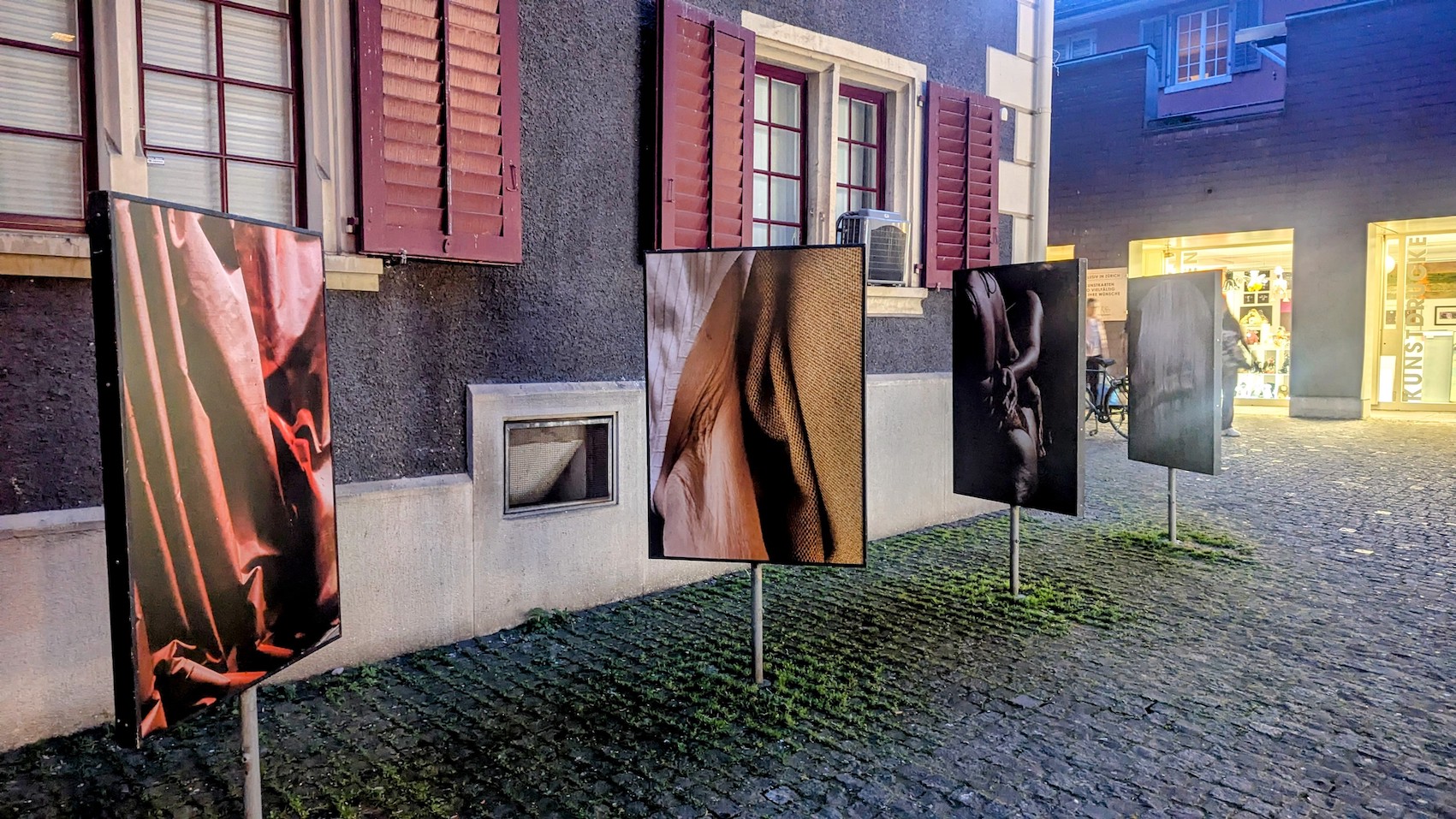 Close-up photographs of fabrics and human skin displayed on the billboards of Tableau.
