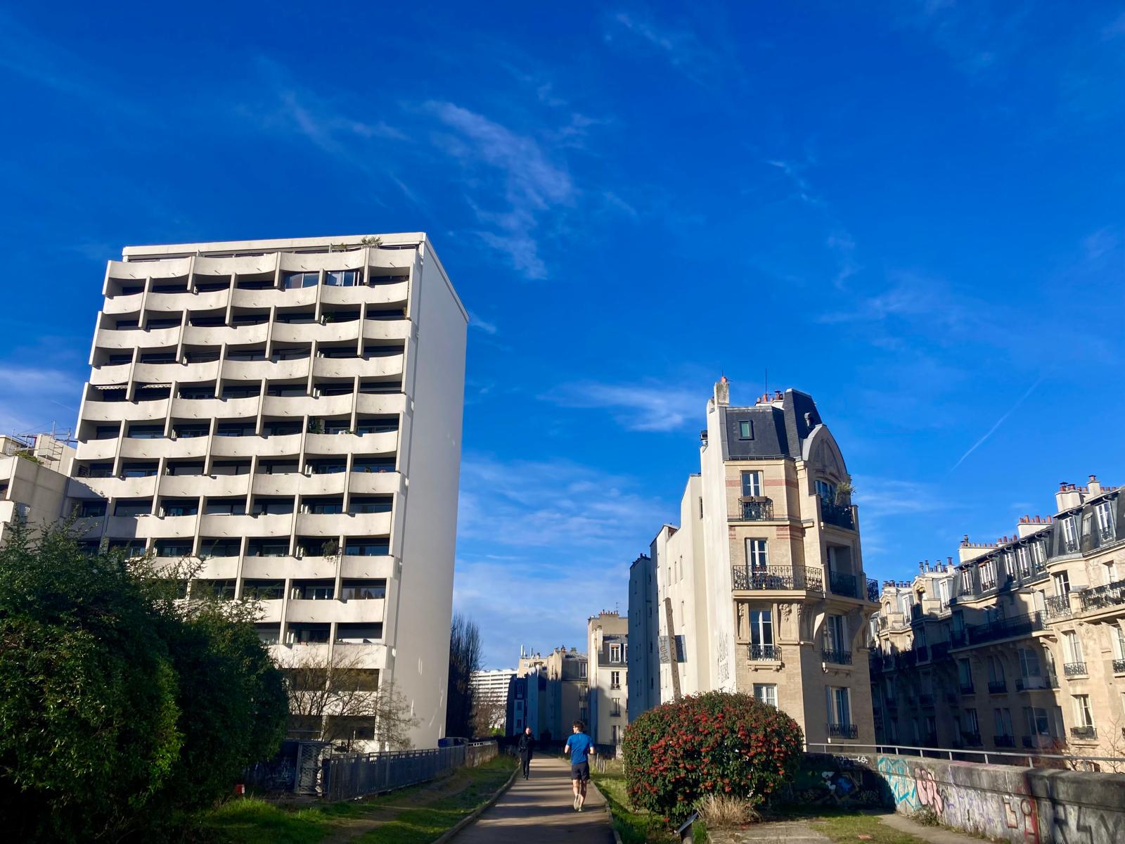 A jogger running on the Petite Ceinture.