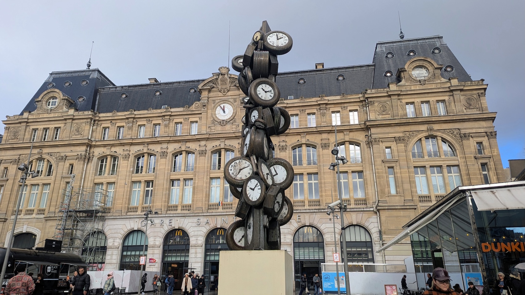 Arman's tower of clocks in front of the Saint-Lazare station