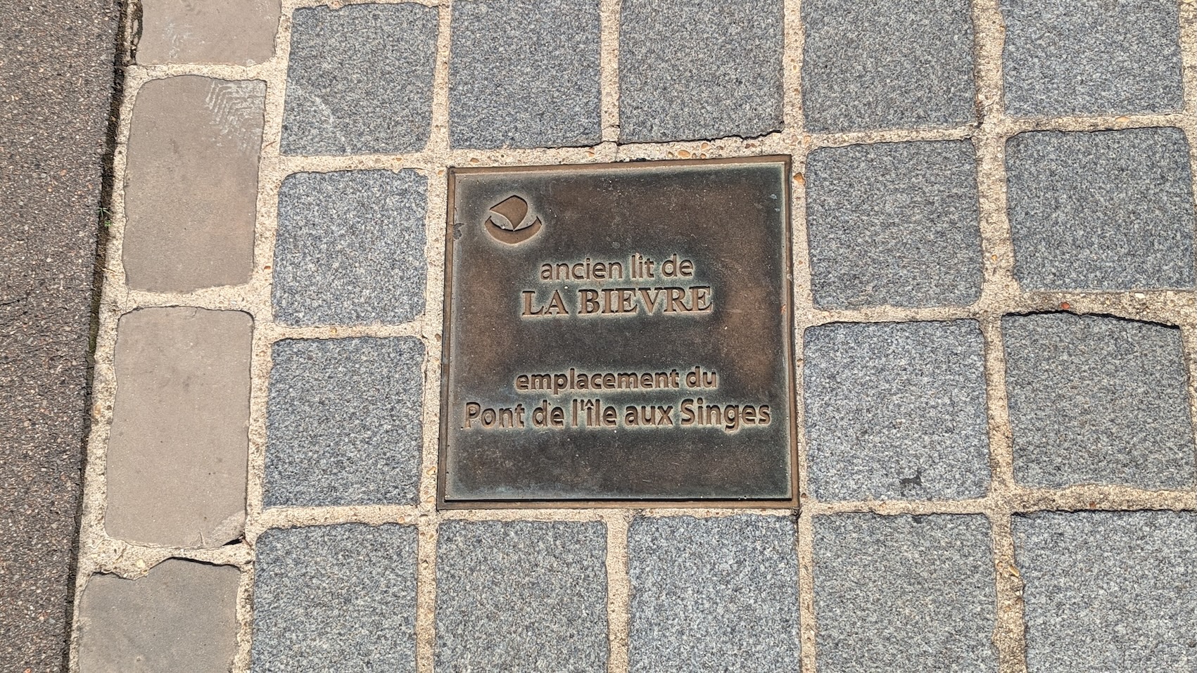 A metal plaque indicating the Bièvre river that flows underneath.